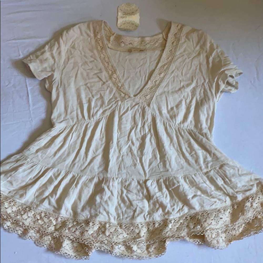 White/tan cute lace Altar’d State top